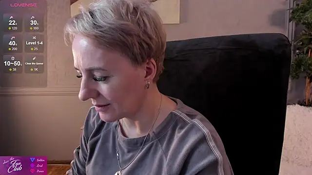 Snapshot of Nika_Smit chatting on December 14, 2024, 11:39 am Nika Smit online show from December 14, 2024, 11:39 am