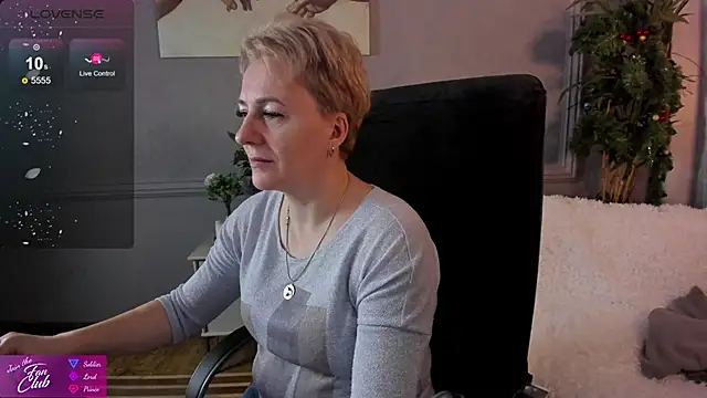 Snapshot of Nika_Smit chatting on December 15, 2024, 5:02 am Nika Smit online show from December 15, 2024, 5:02 am