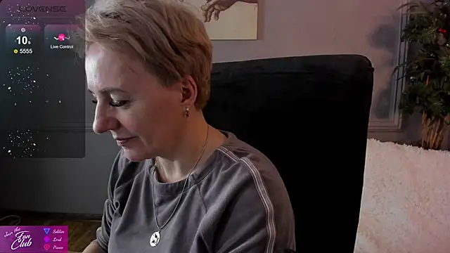 Snapshot of Nika_Smit chatting on December 15, 2024, 11:12 am Nika Smit online show from December 15, 2024, 11:12 am