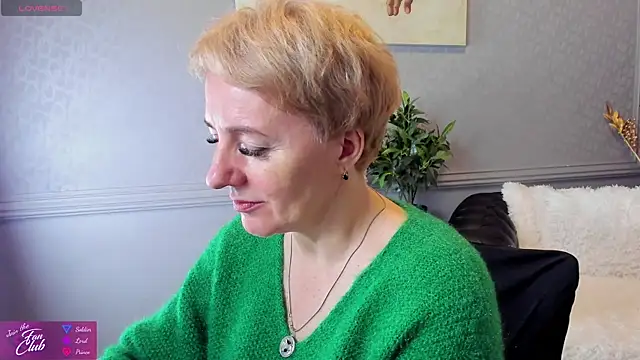 Snapshot of Nika_Smit chatting on December 23, 2024, 9:59 am Nika Smit online show from December 23, 2024, 9:59 am