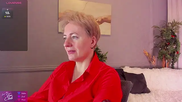 Snapshot of Nika_Smit chatting on January 4, 2025, 5:27 am Nika Smit online show from January 4, 2025, 5:27 am