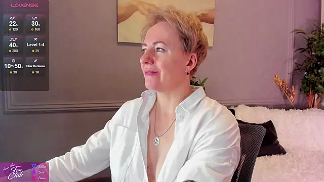 Snapshot of Nika_Smit chatting on January 4, 2025, 8:28 am Nika Smit online show from January 4, 2025, 8:28 am