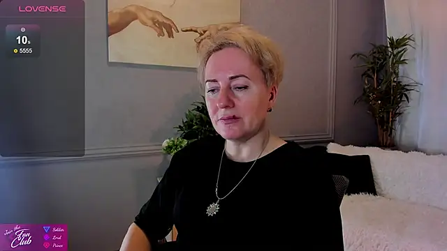 Snapshot of Nika_Smit chatting on January 17, 2025, 10:00 am Nika Smit online show from January 17, 2025, 10:00 am