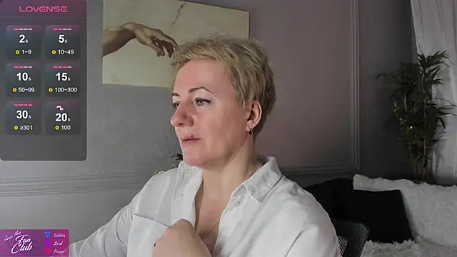 Snapshot of Nika_Smit chatting on January 19, 2025, 5:26 am Nika Smit online show from January 19, 2025, 5:26 am