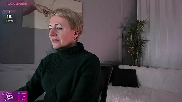 Snapshot of Nika_Smit chatting on January 25, 2025, 5:07 am Nika Smit online show from January 25, 2025, 5:07 am