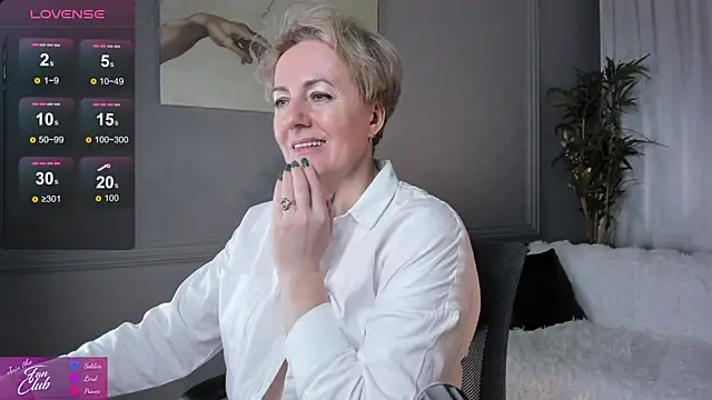 Snapshot of Nika_Smit chatting on February 1, 2025, 8:18 am Nika Smit online show from February 1, 2025, 8:18 am