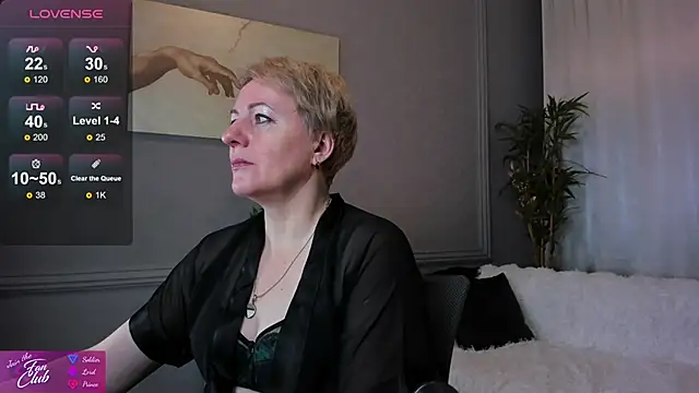 Snapshot of Nika_Smit chatting on February 2, 2025, 4:59 am Nika Smit online show from February 2, 2025, 4:59 am