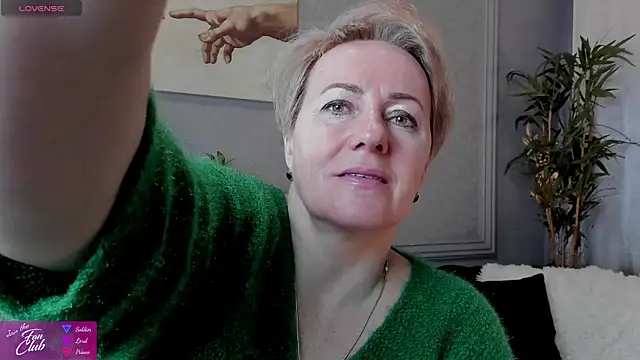 Snapshot of Nika_Smit chatting on February 7, 2025, 10:08 am Nika Smit online show from February 7, 2025, 10:08 am