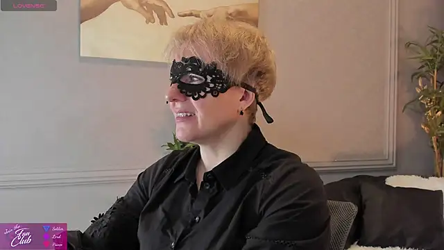 Snapshot of Nika_Smit chatting on February 8, 2025, 5:18 am Nika Smit online show from February 8, 2025, 5:18 am