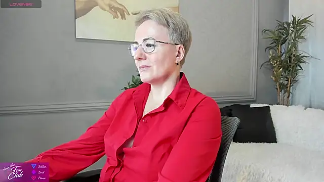 Snapshot of Nika_Smit chatting on February 15, 2025, 11:50 am Nika Smit online show from February 15, 2025, 11:50 am