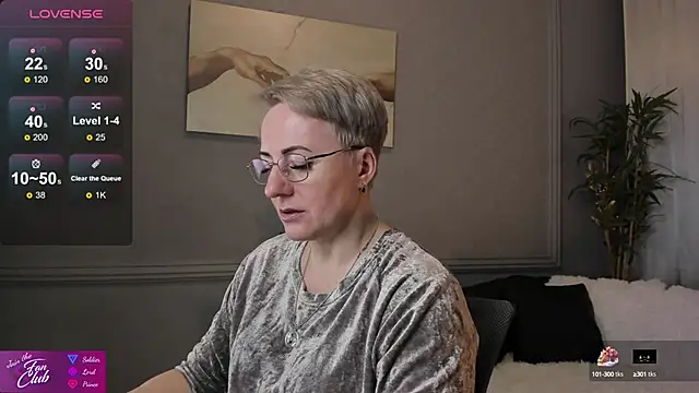 Snapshot of Nika_Smit chatting on February 16, 2025, 5:37 am Nika Smit online show from February 16, 2025, 5:37 am