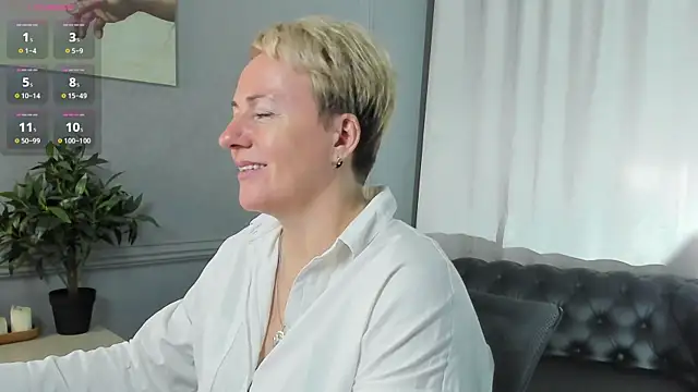 Snapshot of Nika_Smit chatting on September 12, 2025, 9:09 am Nika Smit online show from September 12, 2025, 9:09 am