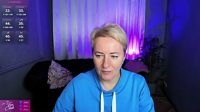 Snapshot of Nika_Smit chatting on September 13, 2025, 5:18 am Nika Smit online show from September 13, 2025, 5:18 am