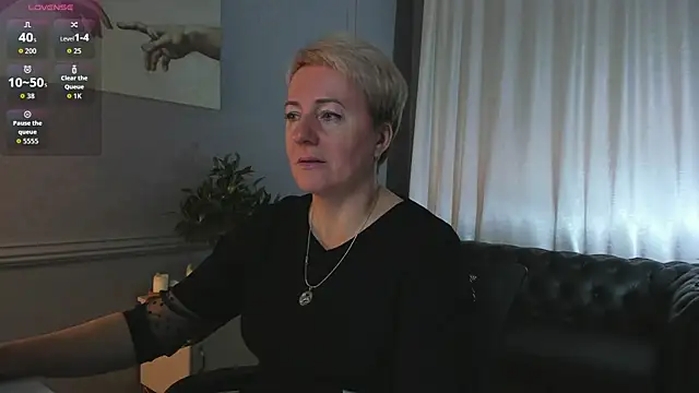 Snapshot of Nika_Smit chatting on October 4, 2025, 5:16 am Nika Smit online show from October 4, 2025, 5:16 am