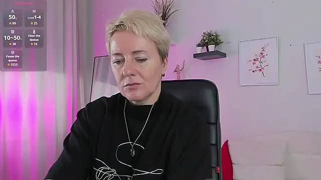 Snapshot of Nika_Smit chatting on October 10, 2025, 10:14 am Nika Smit online show from October 10, 2025, 10:14 am