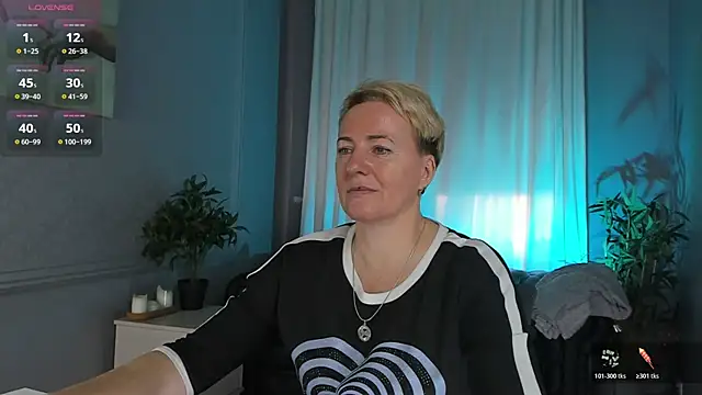 Snapshot of Nika_Smit chatting on October 17, 2025, 9:34 am Nika Smit online show from October 17, 2025, 9:34 am