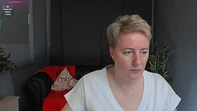 Nika Smit online show from May 23, 2026, 5:12 am