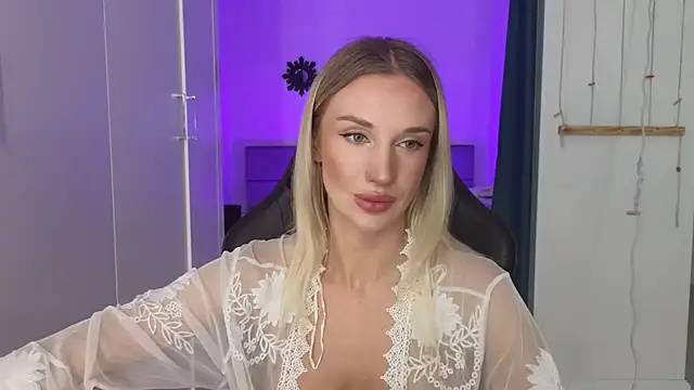 Snapshot of Megan_Kira chatting on July 10, 2026, 4:39 am Megan Kira online show from July 10, 2026, 4:39 am