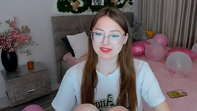 Snapshot of SereneFlame chatting on February 25, 2025, 4:10 pm SereneFlame online show from February 25, 2025, 4:10 pm