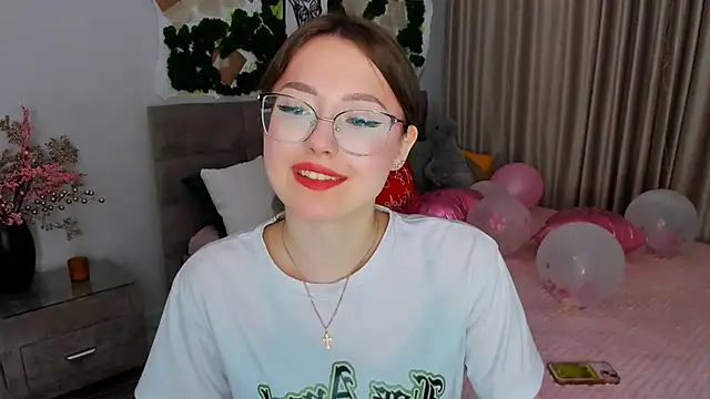 Snapshot of SereneFlame chatting on February 25, 2025, 7:36 pm SereneFlame online show from February 25, 2025, 7:36 pm