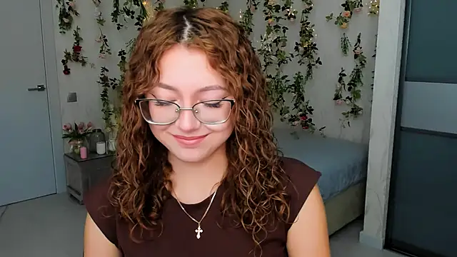 Snapshot of SereneFlame chatting on September 19, 2025, 4:18 pm SereneFlame online show from September 19, 2025, 4:18 pm