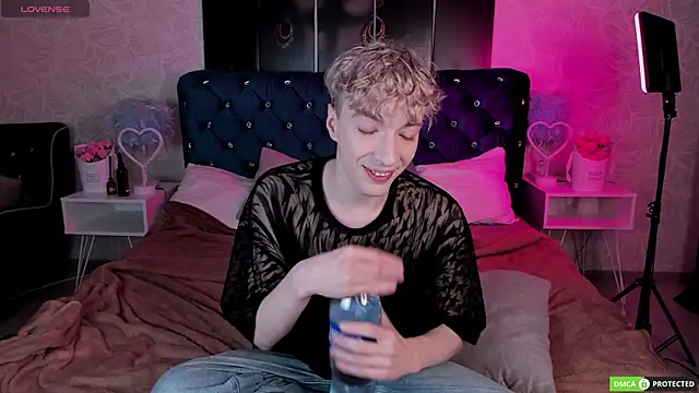 TrevorBenson online show from November 6, 2025, 3:18 am