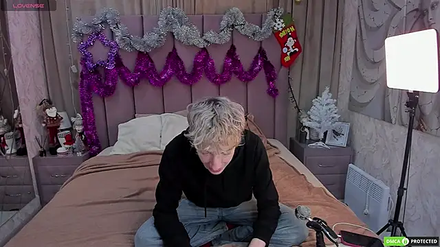 TrevorBenson online show from December 15, 2025, 3:22 am