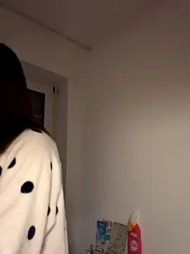 Snapshot of EmilyWi_ chatting on October 8, 2025, 5:10 pm EmilyWi  online show from October 8, 2025, 5:10 pm