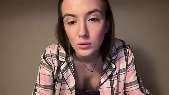 EmilyWi  online show from February 9, 2026, 7:51 pm