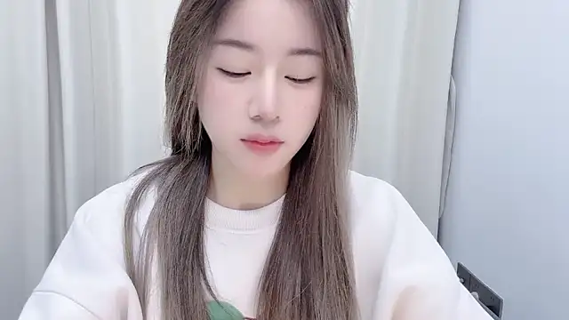 Snapshot of chloe-01 chatting on December 14, 2024, 12:23 pm chloe-01 online show from December 14, 2024, 12:23 pm