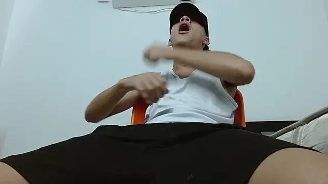 Snapshot of Macho_Dom chatting on March 8, 2026, 10:52 am Macho Dom online show from March 8, 2026, 10:52 am