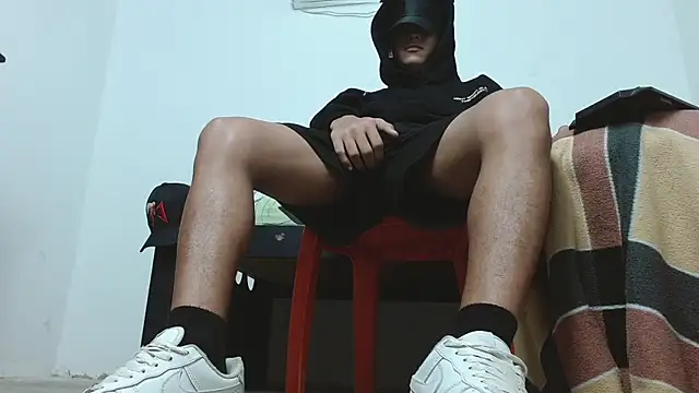 Snapshot of Macho_Dom chatting on April 6, 2026, 8:48 am Macho Dom online show from April 6, 2026, 8:48 am