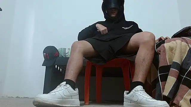 Snapshot of Macho_Dom chatting on April 6, 2026, 10:44 pm Macho Dom online show from April 6, 2026, 10:44 pm