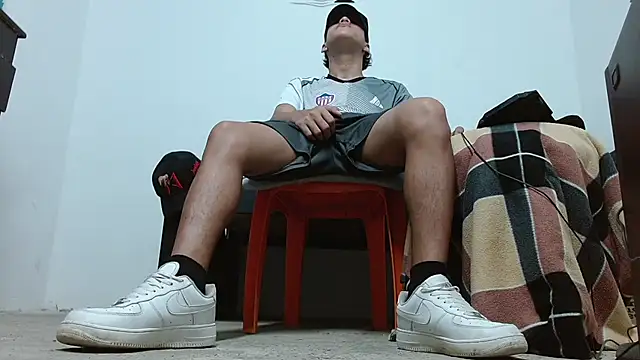 Snapshot of Macho_Dom chatting on April 11, 2026, 10:52 am Macho Dom online show from April 11, 2026, 10:52 am