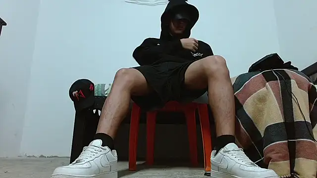 Snapshot of Macho_Dom chatting on April 14, 2026, 11:00 pm Macho Dom online show from April 14, 2026, 11:00 pm