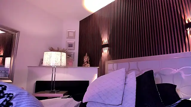 NattashaHotson online show from October 30, 2025, 9:55 am