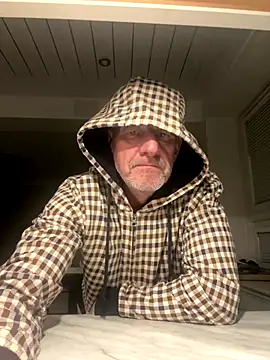 Snapshot of malematureisbest chatting on December 21, 2025, 11:01 pm malematureisbest online show from December 21, 2025, 11:01 pm