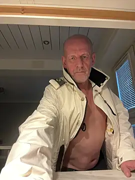 Snapshot of malematureisbest chatting on February 14, 2026, 4:48 pm malematureisbest online show from February 14, 2026, 4:48 pm