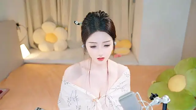 Snapshot of Eimile chatting on December 8, 2024, 6:06 pm Eimile online show from December 8, 2024, 6:06 pm