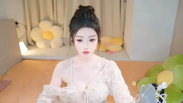 Snapshot of Eimile chatting on December 9, 2024, 2:49 pm Eimile online show from December 9, 2024, 2:49 pm