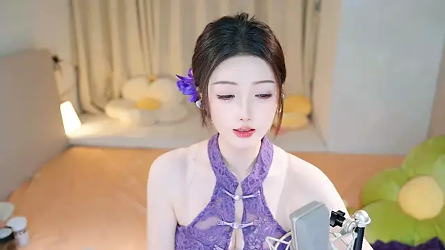 Snapshot of Eimile chatting on December 12, 2024, 3:16 pm Eimile online show from December 12, 2024, 3:16 pm