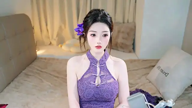 Snapshot of Eimile chatting on March 10, 2025, 2:59 pm Eimile online show from March 10, 2025, 2:59 pm