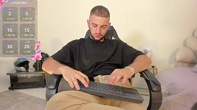 MaximusDick1  online show from June 27, 2026, 12:10 pm