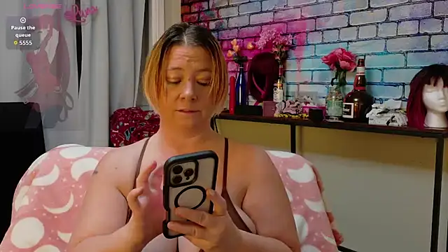 Luna1984 online show from February 10, 2026, 7:40 pm