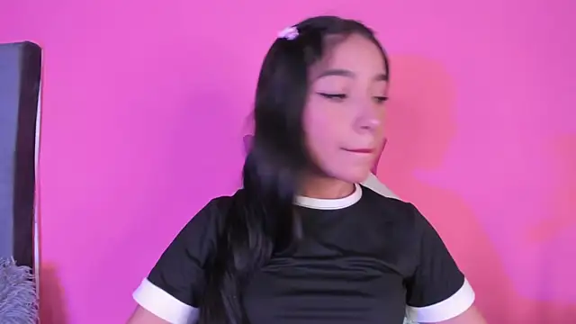 Snapshot of Mereo_leona chatting on December 10, 2024, 10:47 pm Mereo leona online show from December 10, 2024, 10:47 pm