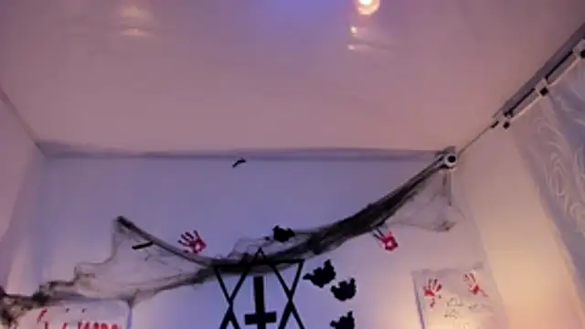 Snapshot of LunaSmitt chatting on October 16, 2025, 11:55 am LunaSmitt online show from October 16, 2025, 11:55 am