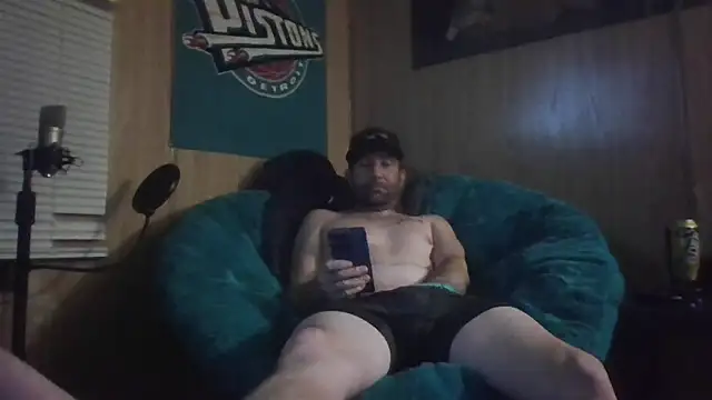 Snapshot of Edward_LongCock chatting on November 12, 2025, 5:19 am Edward LongCock online show from November 12, 2025, 5:19 am