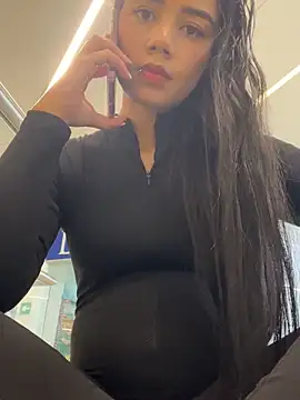 Snapshot of _Luana chatting on November 11, 2025, 5:35 pm Luana online show from November 11, 2025, 5:35 pm