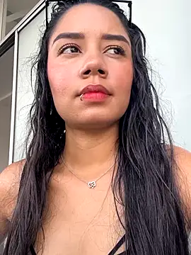 Snapshot of _Luana chatting on December 16, 2025, 5:51 pm Luana online show from December 16, 2025, 5:51 pm