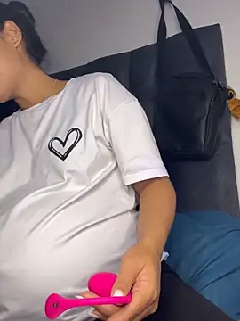 Snapshot of _Luana chatting on February 26, 2026, 1:04 am Luana online show from February 26, 2026, 1:04 am